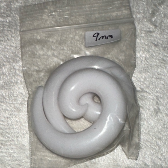 New 9 mm Ear Stretchers piercings Earrings lobes never worn - Picture 4 of 4